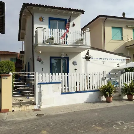 Casa Margherita Дом отдыха Марина-ди-Пьетрасанта